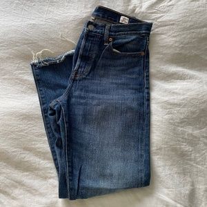Distressed Wedgie Levi’s Jeans